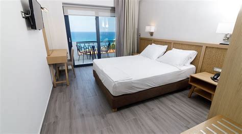 ELEGANT BEACH HOTEL (Kyparissia) - Hotel Reviews, Photos, Rate ...
