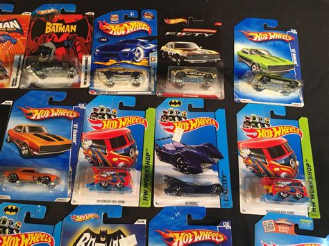 COLLECTION OF 17 ASSORTED SCALE MODEL AND COLLECTIBLE HOT WHEELS CARS ...