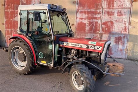 Traktor mit vielen Neuteilen: Massey Ferguson 374 V für 9.999 Euro ...