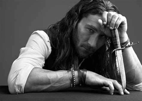 zach mcgowan - Cerca con Google | Мужские портреты, Портрет, Пираты