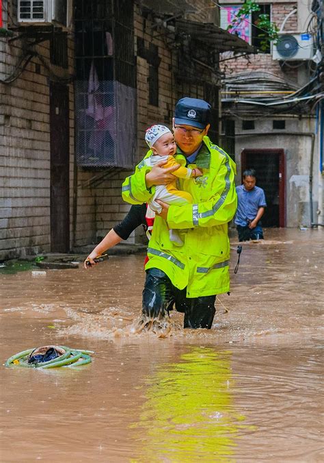 重庆綦江史上最大洪峰过境 淹没二层居民楼-搜狐大视野-搜狐新闻