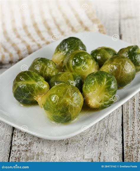 Coles de Bruselas asadas foto de archivo. Imagen de brotes - 28473162