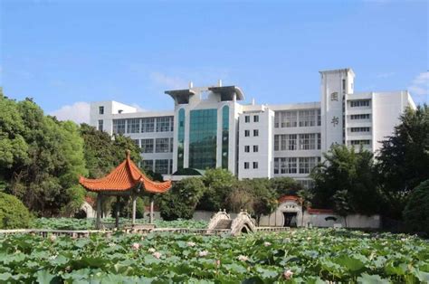 武汉工程大学邮电与信息工程学院怎么样是几本？各专业学费标准多