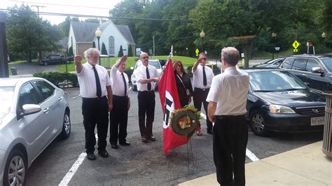 Two weeks after Charlottesville, neo-Nazis fly swastika, salute at ...
