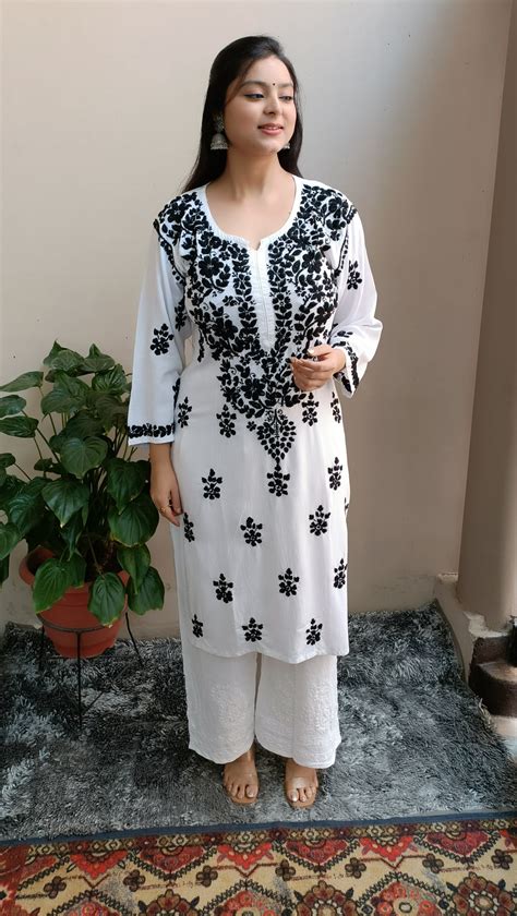 Label Aja Chikankari