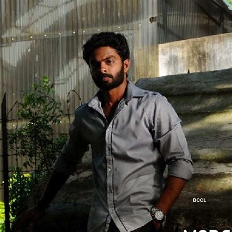 A still from the Tamil film Vidiyum Munn.