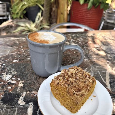 Maui's Best Bars For Watching NFL Football In 2025 - Maui Happy Hours