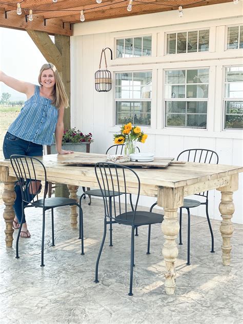 DIY Farmhouse Table | The Sassy Barn