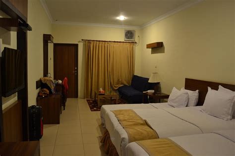 ATSARI HOTEL & BUNGALOW (Parapat, Sumatra) - Guesthouse Reviews, Photos ...