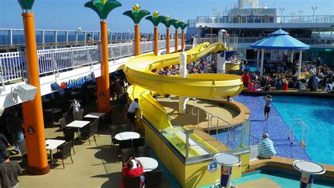 The Ship and Staff are great, but the food and... - Norwegian Jewel ...
