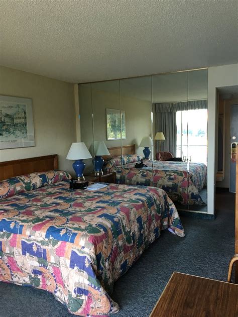 FLAGSHIP INN (Bremerton) - Hotel Reviews, Photos, Rate Comparison ...