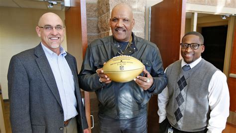 Thomas 'Hollywood' Henderson returns to OKC, visits high school alma mater