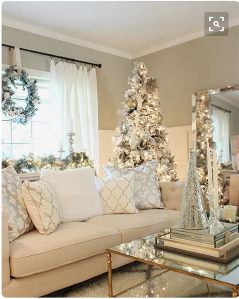 Pin by Alicia on House & Bedroom ideas, DIY | Christmas living rooms ...