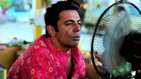 Watch Sunflower Season 1 E8 - A Chase online in HD on ZEE5