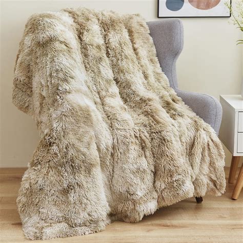 Amazon.com: HOMFINE Luxury Faux Fur Blanket - Super Warm Thick Long ...