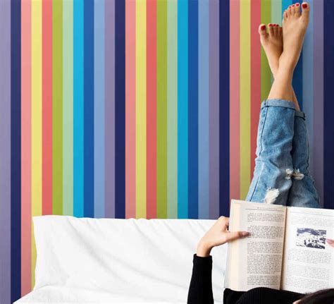 Vertical stripes with many colors Striped Wallpaper - TenStickers