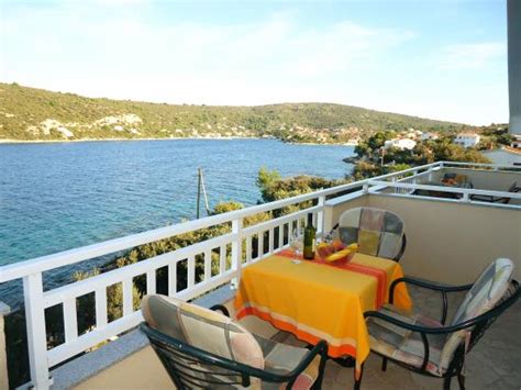 APARTMENTS DRVENIK VELI (Veliki Drvenik) - Apartment Reviews & Photos ...