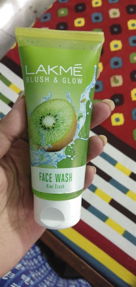 LAKMÉ Blush & Glow Exfoliating Face Wash With Vitamin C Serum ...