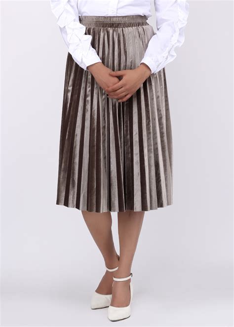 Get Mettalic Mauve Pleated Long Skirt at ₹ 1999 | LBB Shop