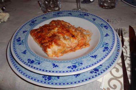 Lasagne al forno: ricetta facile per lasagne con ragù e  
