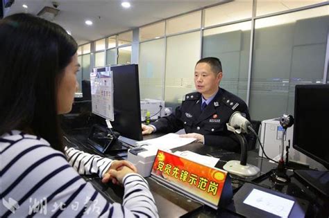 广东出入境证件便民服务点落户邮政网点，广州四邮局开展试点|界面新闻