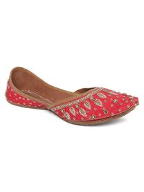 Handcrafted Red Punjabi Jutti with Gold Embellishment – Khinkhwab