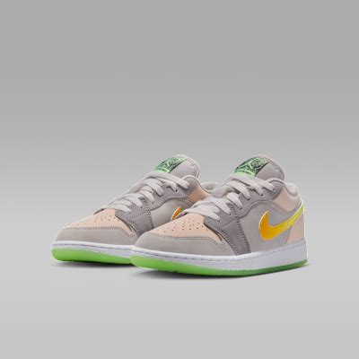 Air Jordan 1 Low Sneaker School Older Kids' Shoes. Nike IN