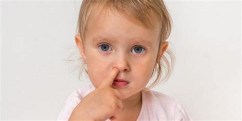 ¿Qué consecuencias pueden sufrir los niños se comen los mocos?