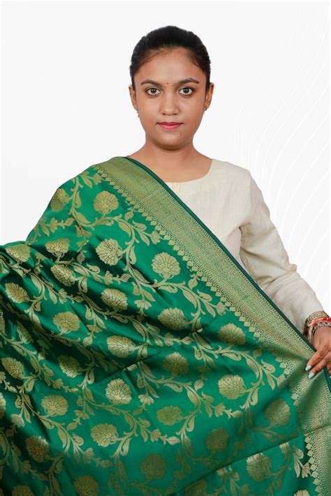 Bihar Khadi. Bihar Khadi Raw Silk Dupatta in Dark Green Color