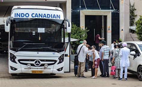 कनाडा में रह रहे भारतीयों के परिवार तनावपूर्ण राजनयिक संबंधों से चिंतित ...