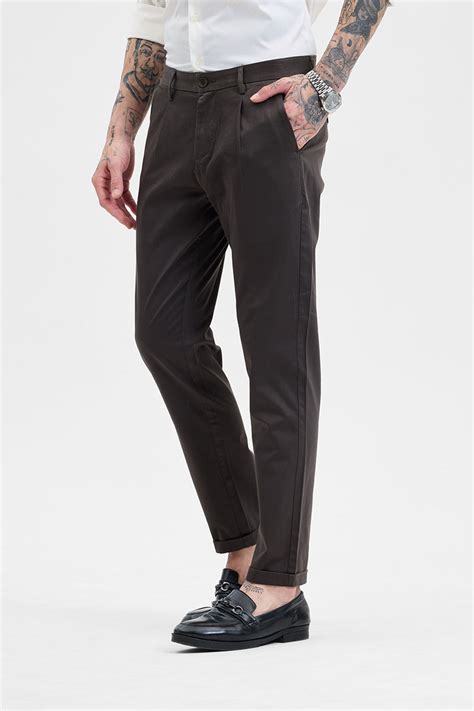 Buy Men's Dark Brown Slim Fit Pleated Trousers Online | Snitch – SNITCH