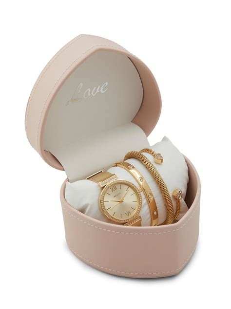 Buy Accessories For Women: Handbags, Sunglasses Online At Upto 90% Off