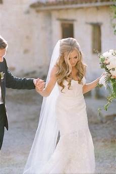 Wedding Hairstyles For Hair Half Up With Veil by 36 Beautiful Hairstyles To Rock With Veils Weddingomania Wedding Hairstyles For Hair Half Up With Veil