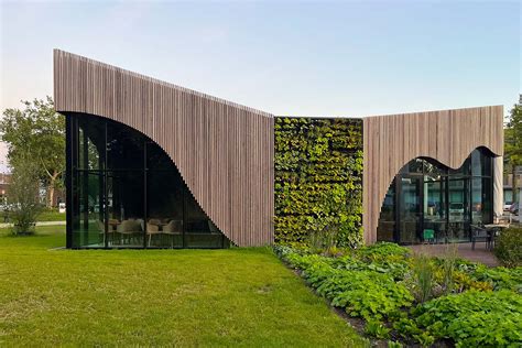 locals restaurant 的图像结果