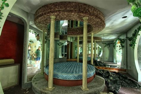 Forgotten but elegant – The abandoned Penn Hills honeymoon resort in ...