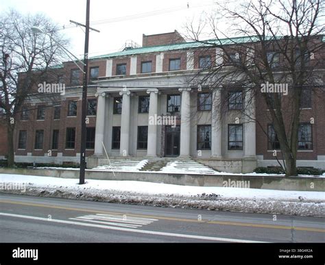 Photographs of the Battelle Memorial Institute building on King Avenue ...