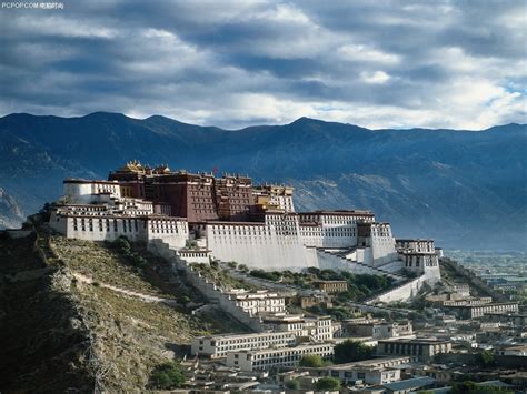 布达拉宫_拉萨景点_西藏旅游官方网站