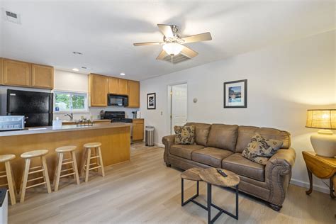 Lodging Rentals – Eddy Creek Marina Resort