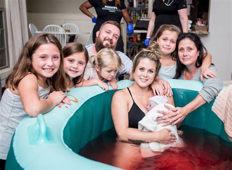 Alien Birth Water Break 的图像结果