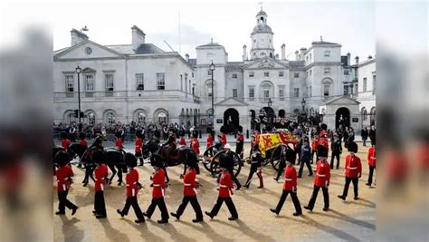 Queen Elizabeth Coffin Final Journey: Queen Coffin Leaves Buckingham ...