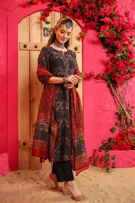 Buy Suit Sets Online for Women in India – DIMPLE DESIGN STUDIO