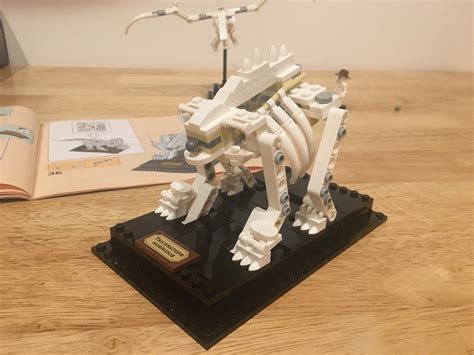 Slideshow: LEGO IDEAS Dinosaur Fossils - Triceratops