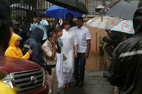 Shashi Kapoor funeral: Shah Rukh Khan arrives to pay his last respects ...
