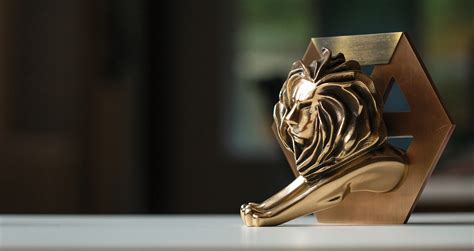 UI Design Trends 2025: What Users Expect - HashTag Orange