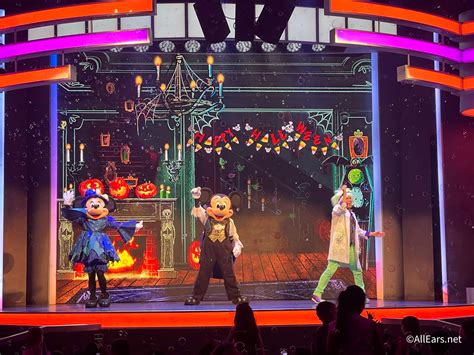2022 dlr dca oogie boogie bash entertainment mickeys trick and treat ...
