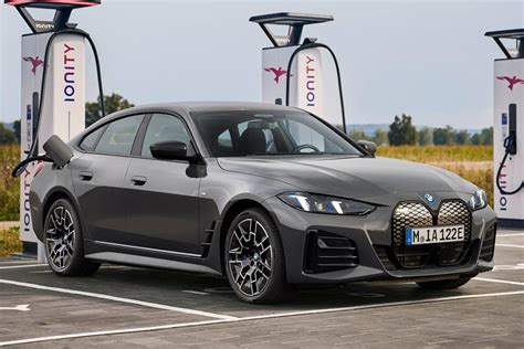 ข้อมูลสเปก คุณสมบัติ และราคาจำหน่ายในมาเลเซียของ 2025 BMW i4 public