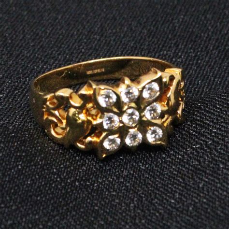 Buy Flower Diamond Ring in India | Chungath Jewellery Online- Rs ...