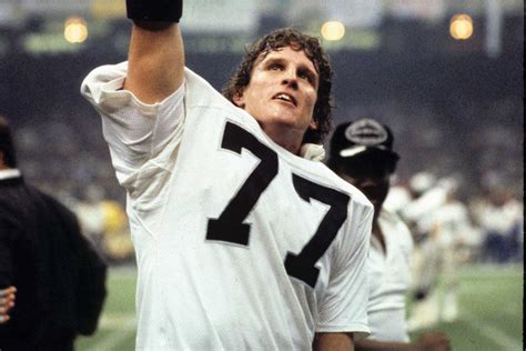 Joe Campbell Dies at 68; Won Super Bowl 15 with Oakland Raiders