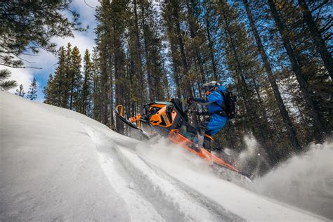 Snowmobiling Alberta 的图像结果