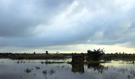 Paisaje inundado en Gavà al paso de la DANA